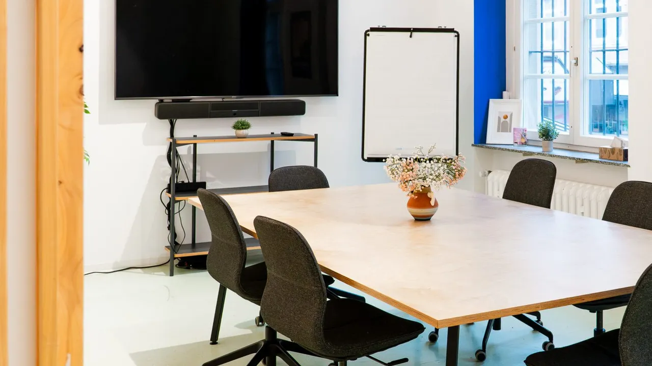 Meetingraum „Studio“ im StartRaum Göttingen, Friedrichstraße 3–4 — Besprechungsraum am Standort der MCLeut Holding